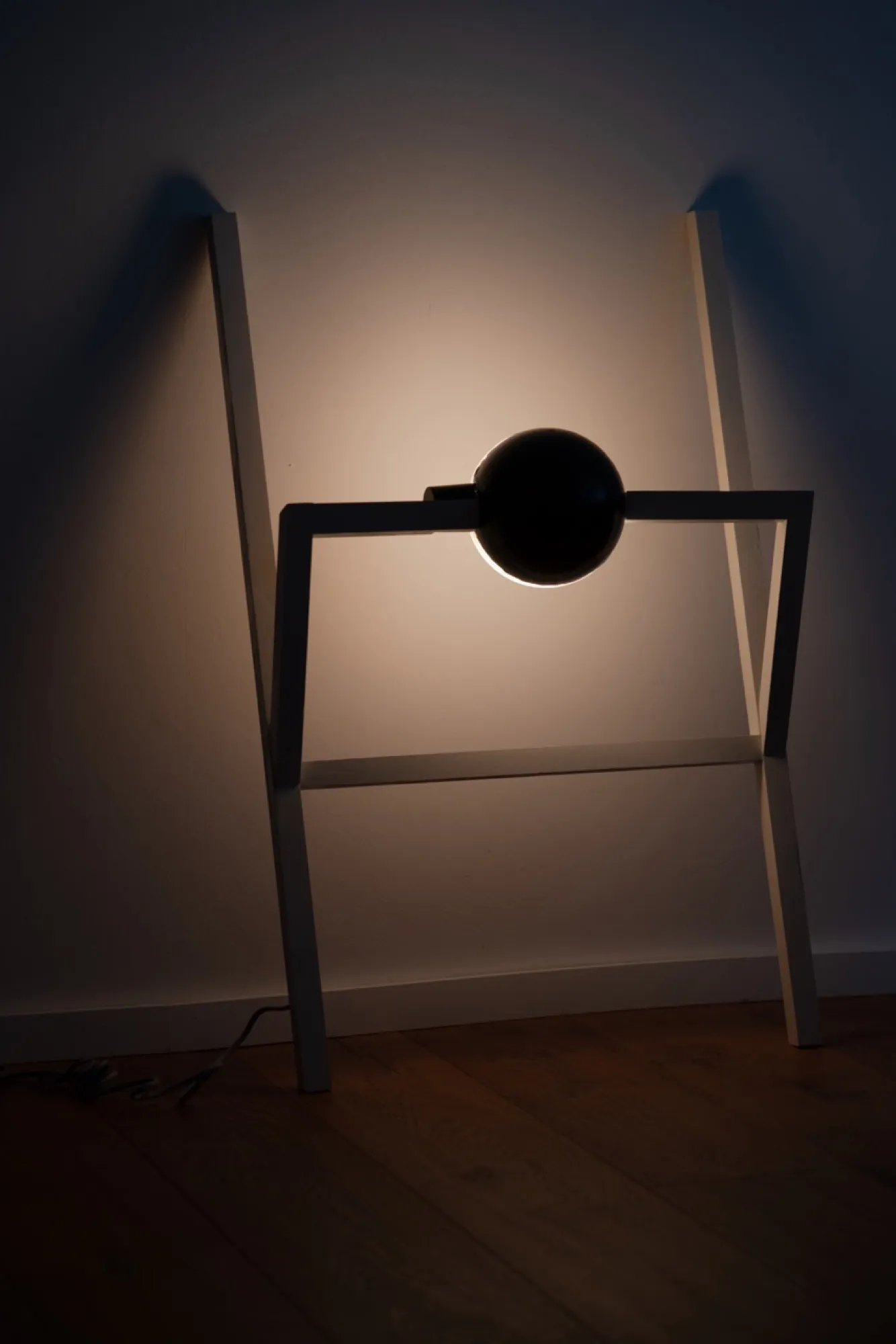 Framed Rotating Light, Bild 4